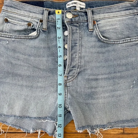 RE/DONE Originals The Short Button Fly Cut Off Denim Shorts in Dirty Destroy 27 - Picture 7 of 10